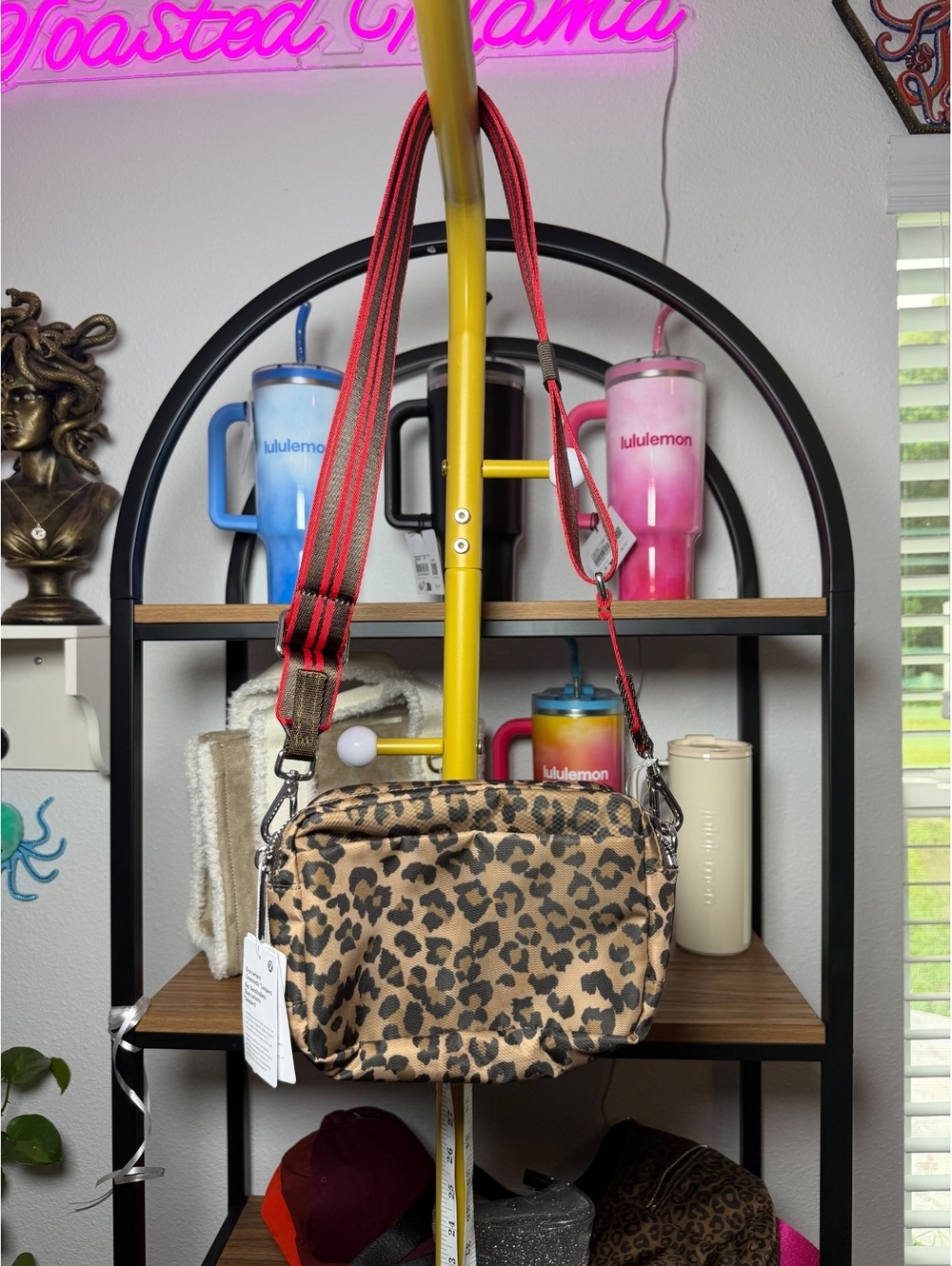 RARE Lululemon Crossbody 2L True Leopard Multi/Oxford Red/Walnut Crunch/Silver - Picture 2 of 7
